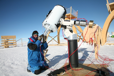 Antarktischer Sommer: Installationsarbeiten am Teleskop